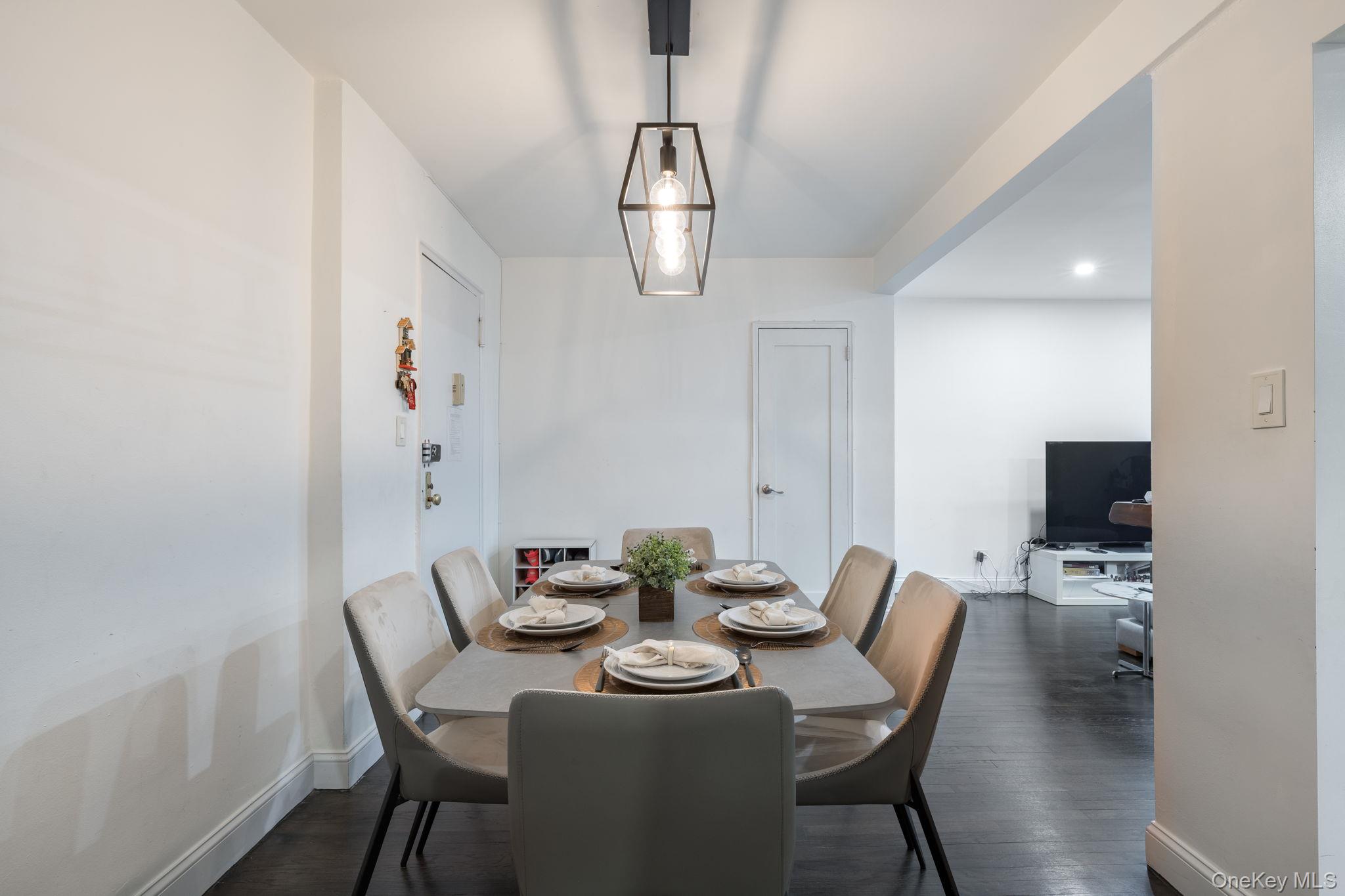 84-01 Main Street # 527, Briarwood, NY 11435