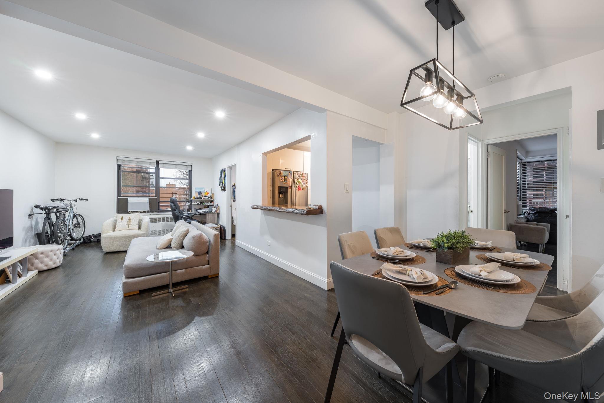 84-01 Main Street # 527, Briarwood, NY 11435