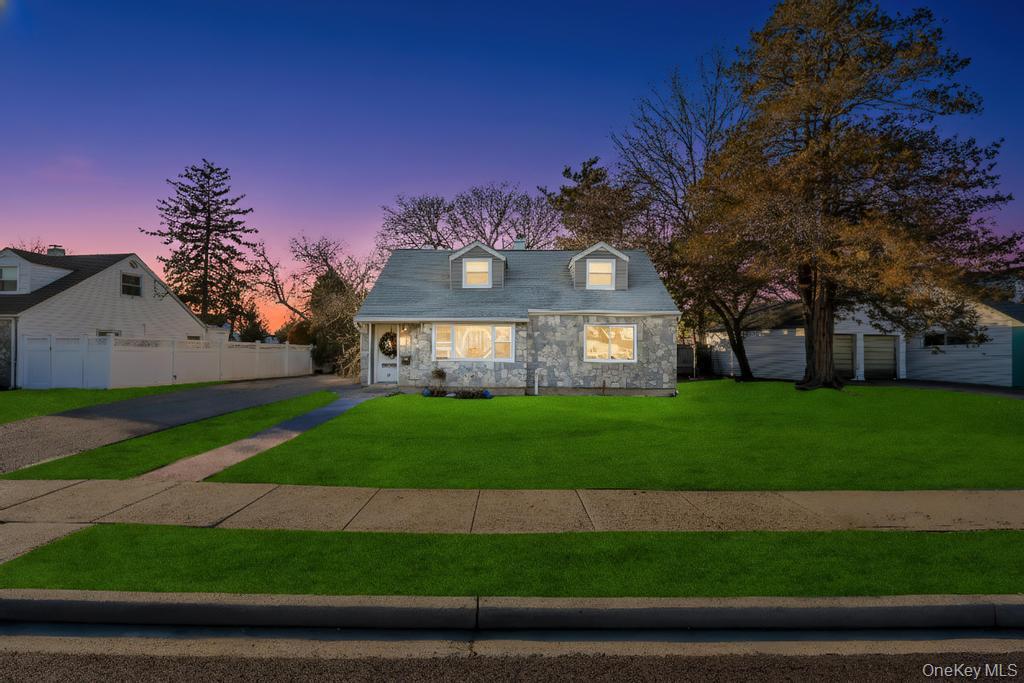 622 Wyngate Drive E, Valley Stream, NY 11580