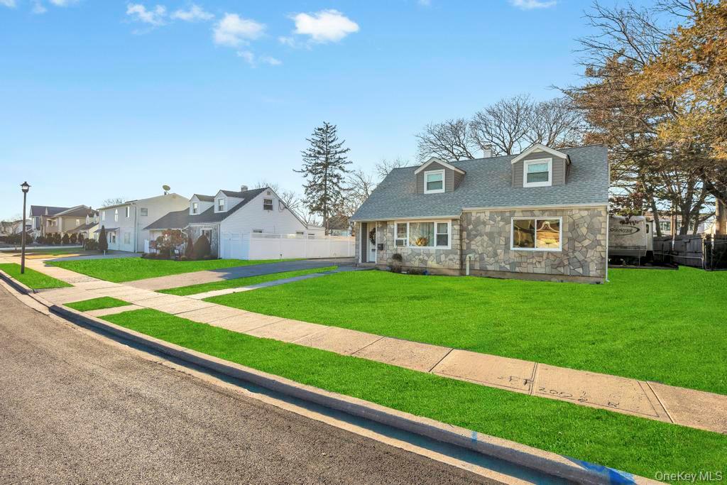 622 Wyngate Drive E, Valley Stream, NY 11580