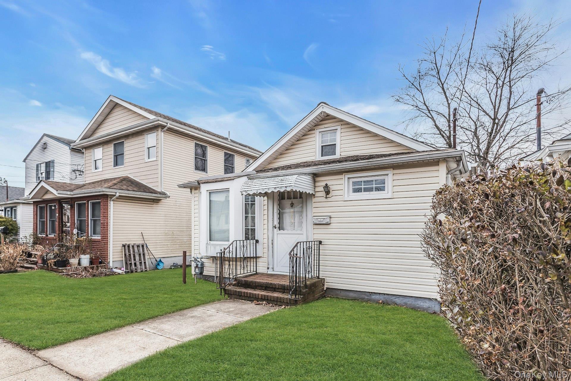 949 N 7th Street, New Hyde Park, NY 11040