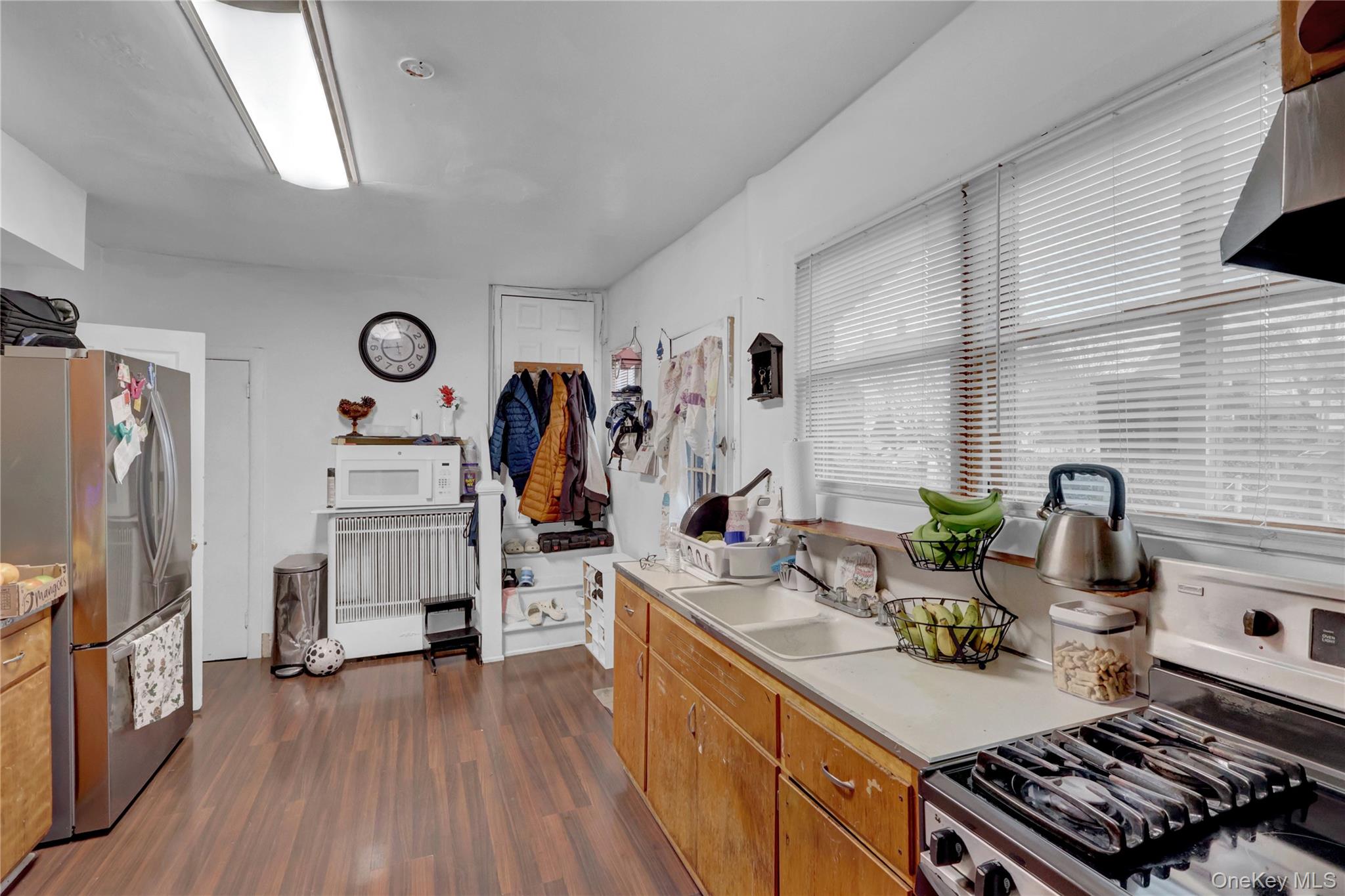 13 Carpenter Street, Glen Cove, NY 11542