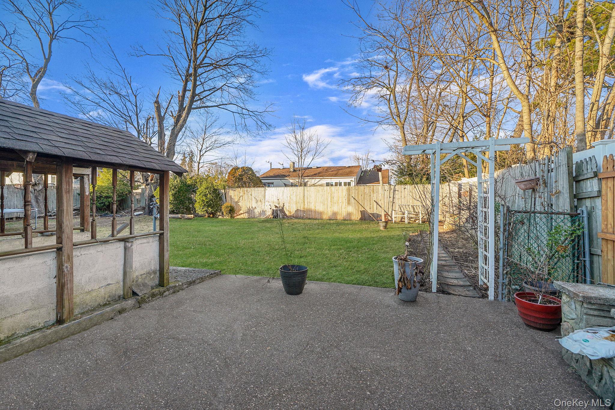 13 Hewes Street, Brentwood, NY 11717