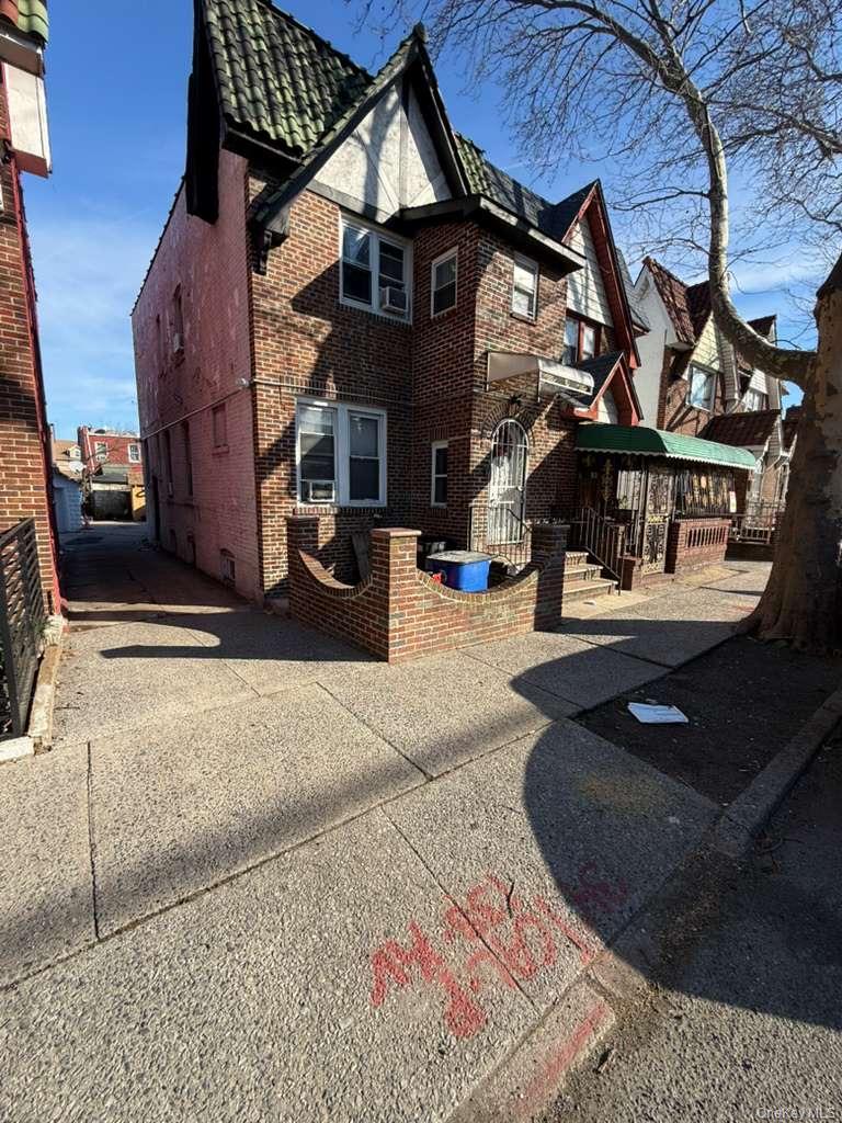 10737 Van Wyck Expressway, Jamaica, NY 11435