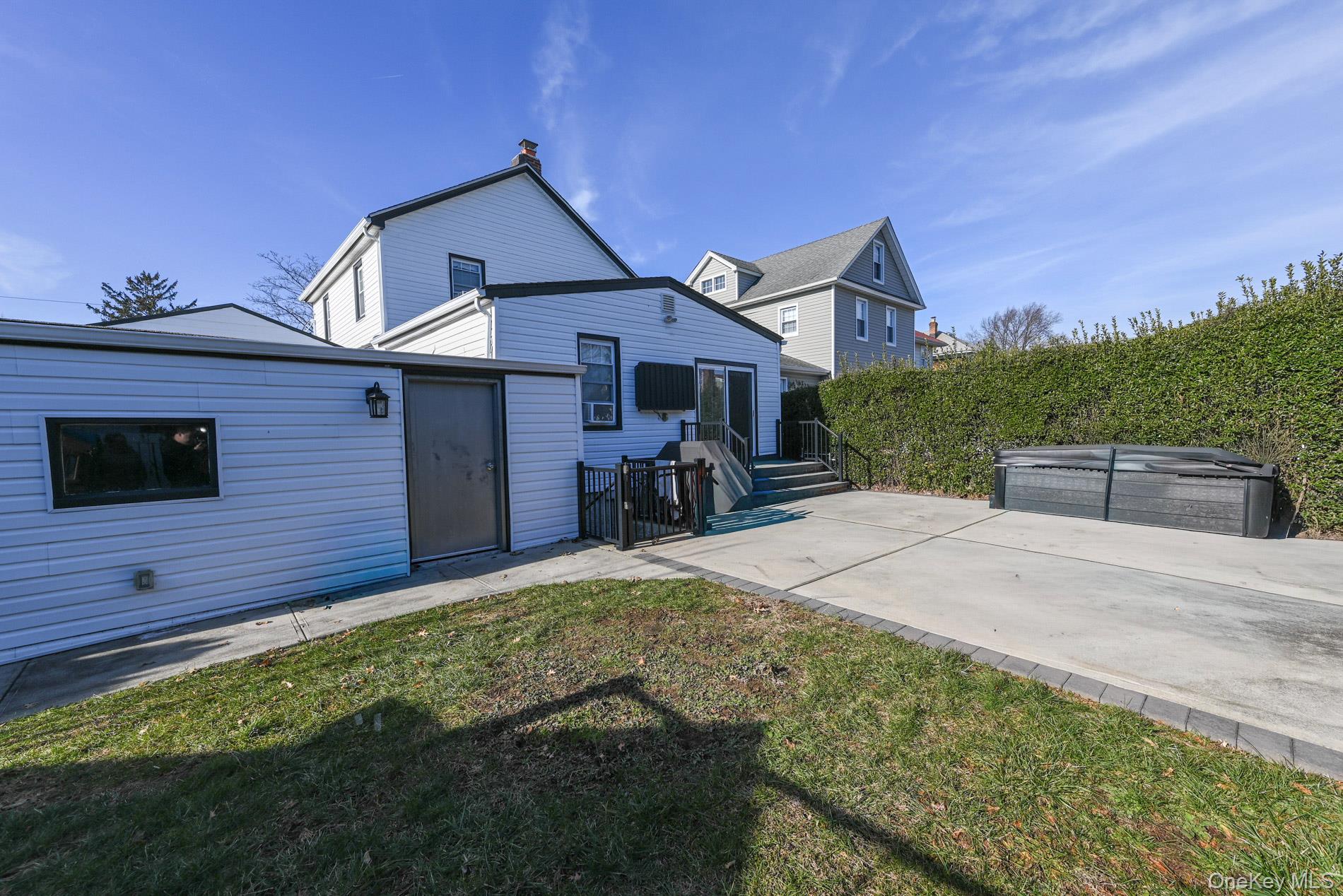 81 Irving Avenue, Floral Park, NY 11001