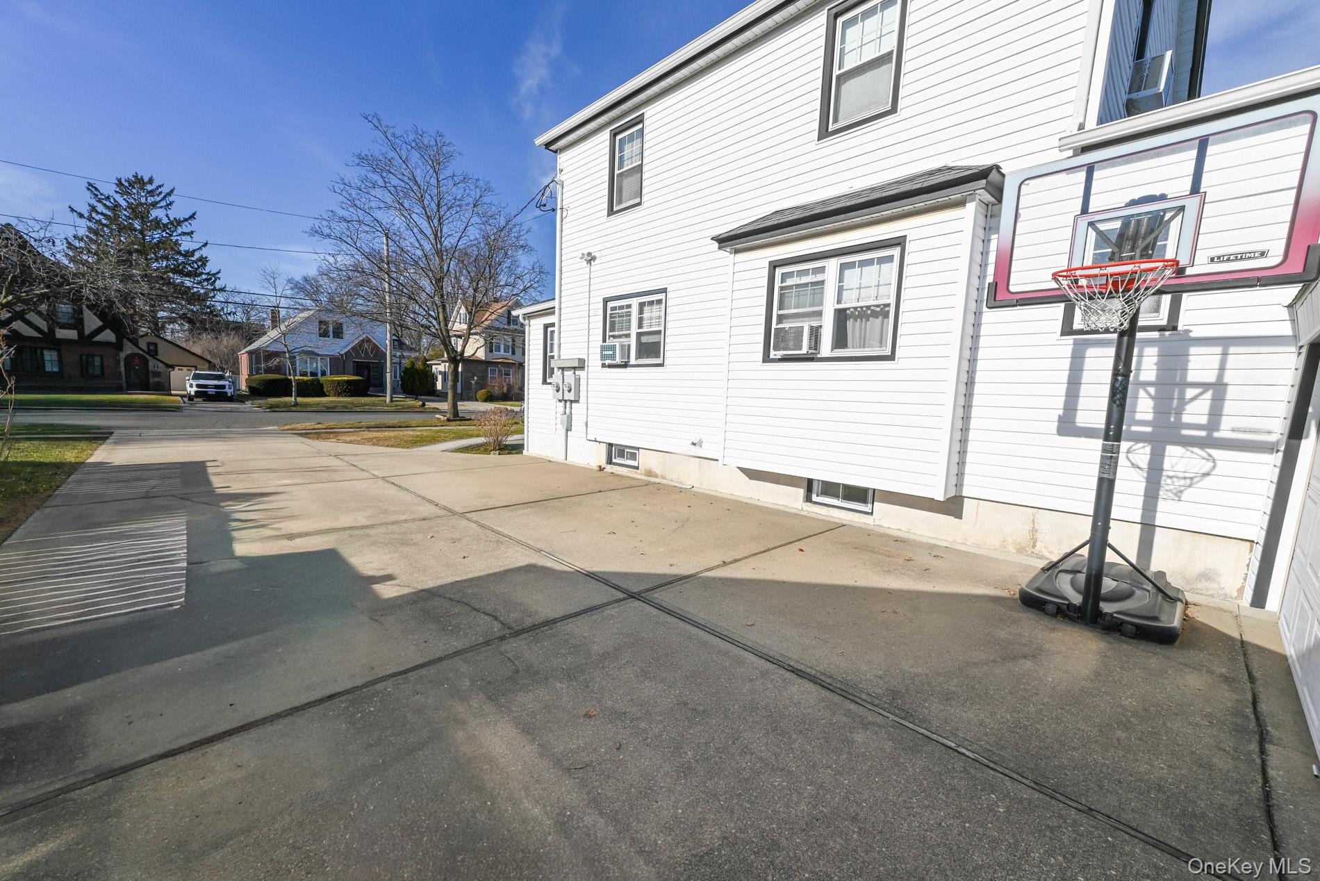 81 Irving Avenue, Floral Park, NY 11001