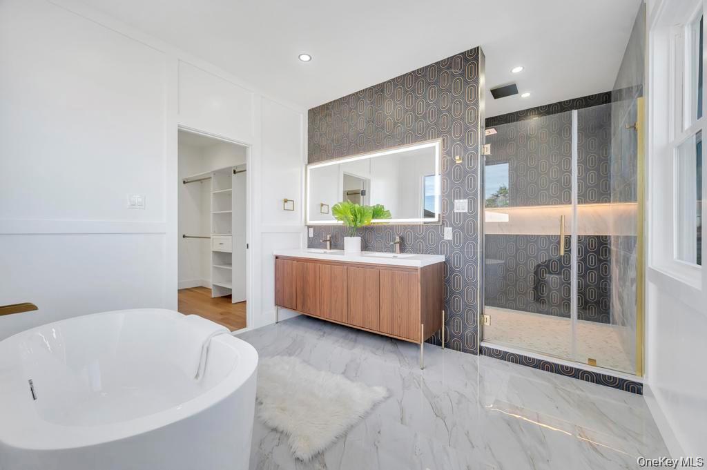 8 Table Lane, Hicksville, NY 11801