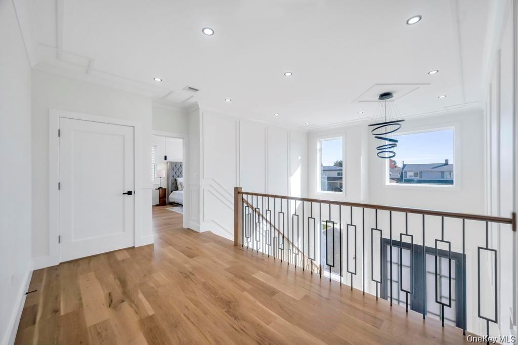 8 Table Lane, Hicksville, NY 11801