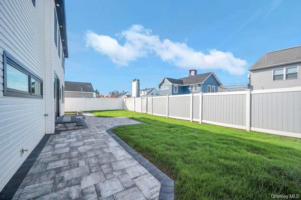 8 Table Lane, Hicksville, NY 11801