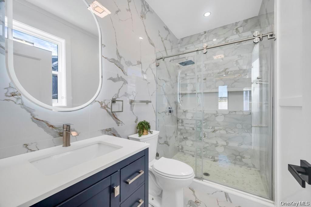 8 Table Lane, Hicksville, NY 11801