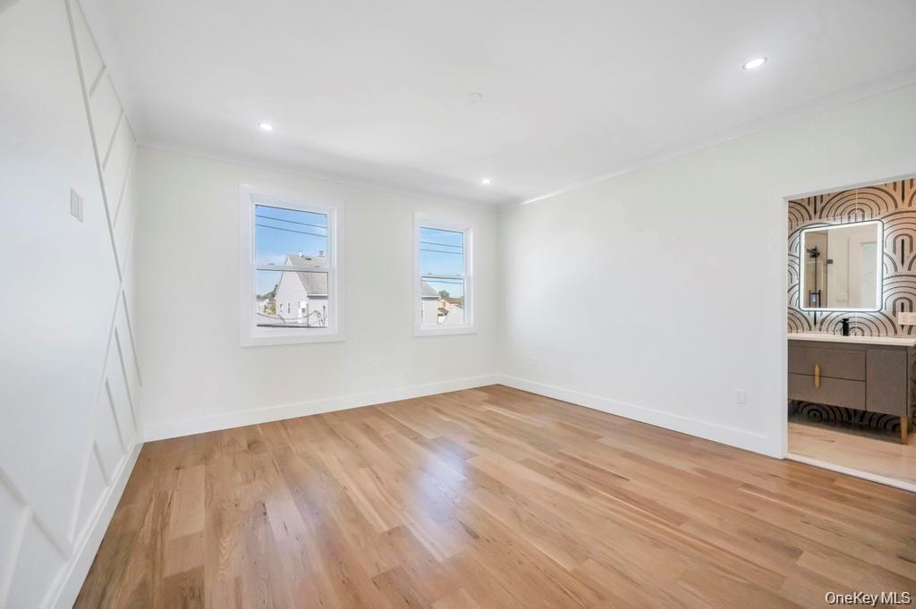 8 Table Lane, Hicksville, NY 11801