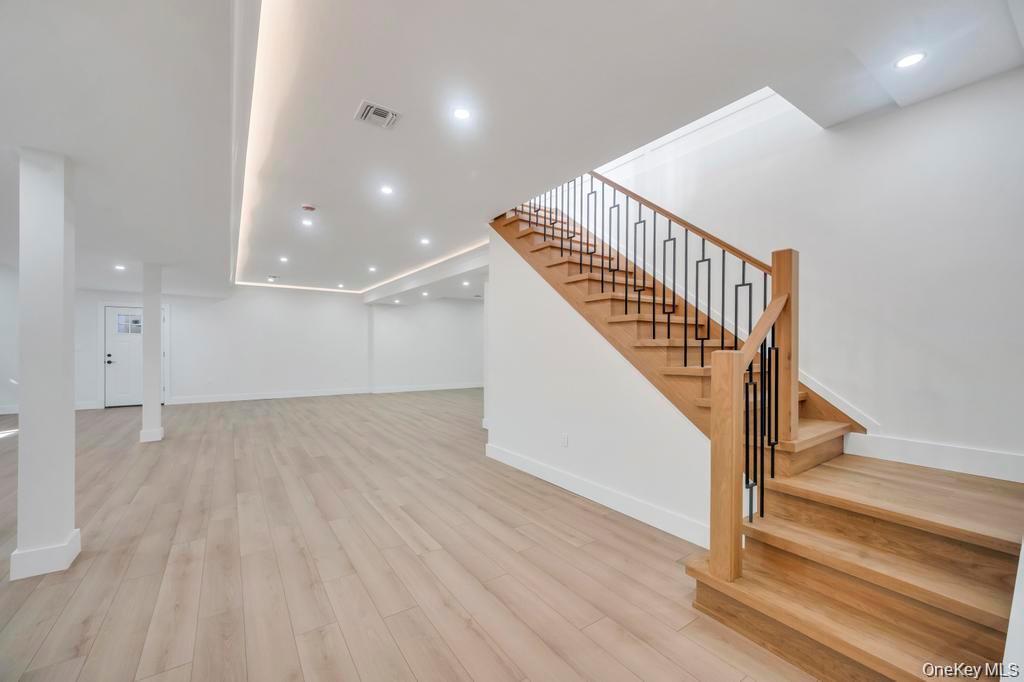 8 Table Lane, Hicksville, NY 11801