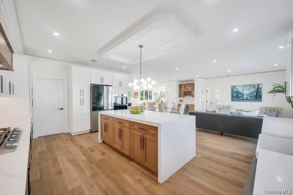 8 Table Lane, Hicksville, NY 11801