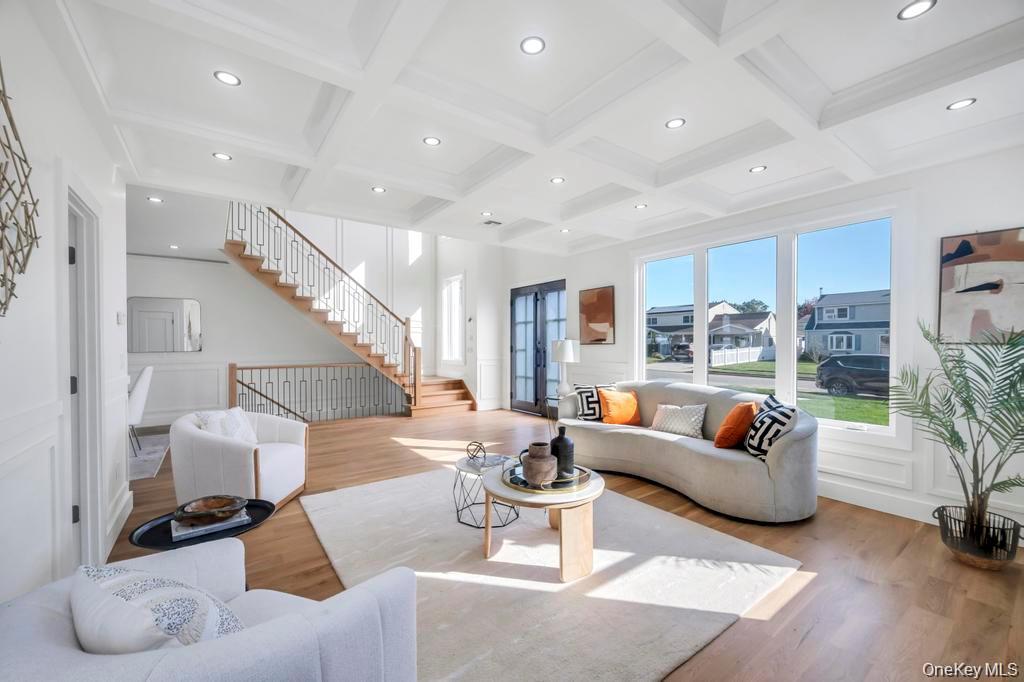 8 Table Lane, Hicksville, NY 11801