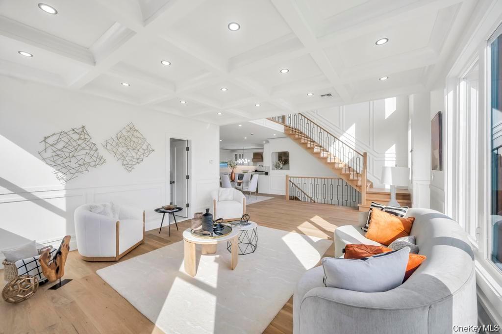 8 Table Lane, Hicksville, NY 11801