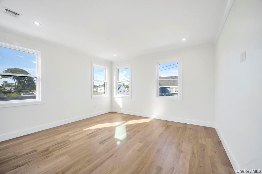 8 Table Lane, Hicksville, NY 11801