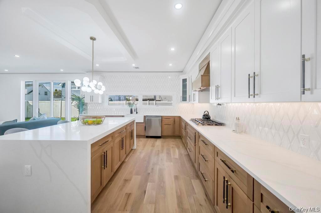 8 Table Lane, Hicksville, NY 11801