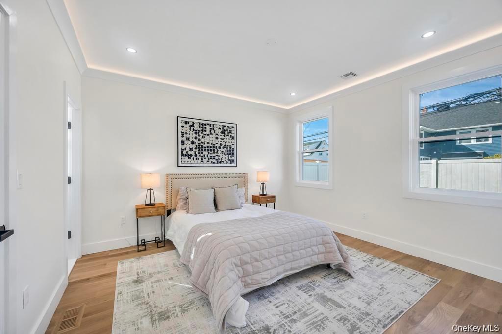 8 Table Lane, Hicksville, NY 11801