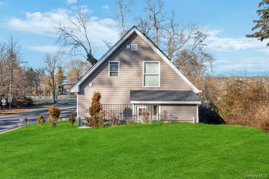 16 OAK Avenue, Flanders, NY 11703