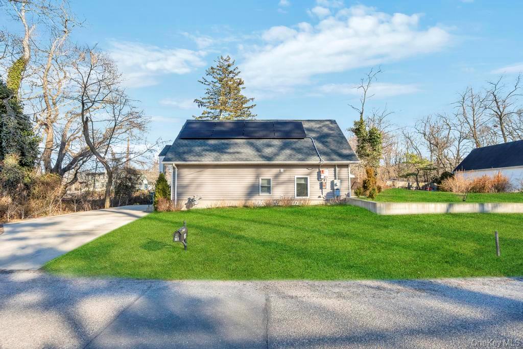 16 OAK Avenue, Flanders, NY 11703