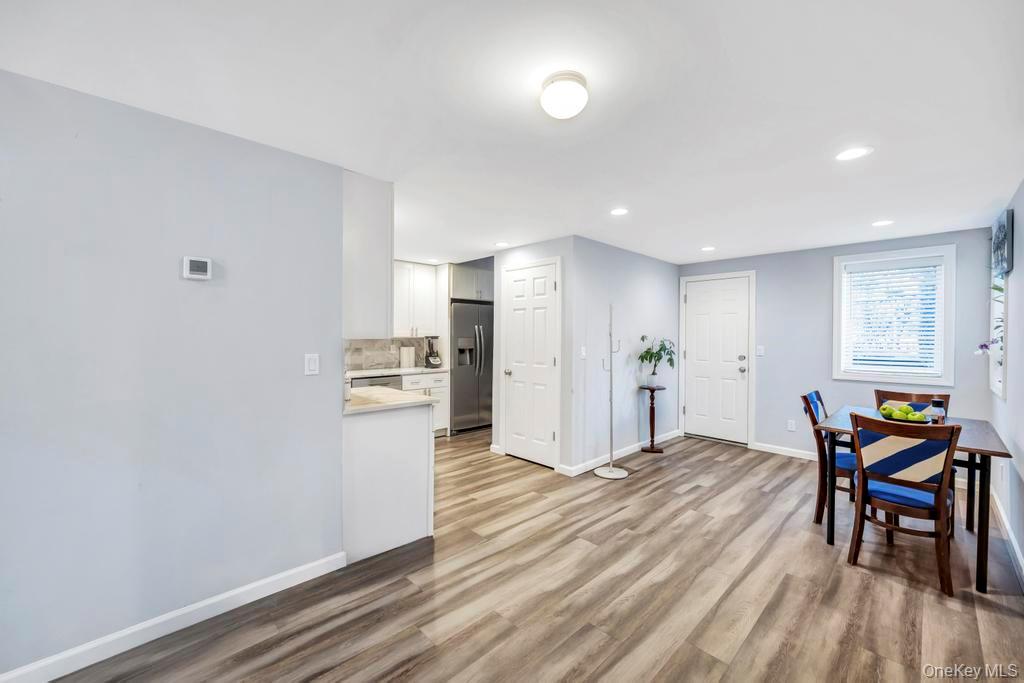 16 OAK Avenue, Flanders, NY 11703