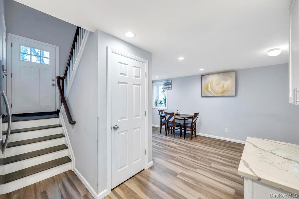 16 OAK Avenue, Flanders, NY 11703