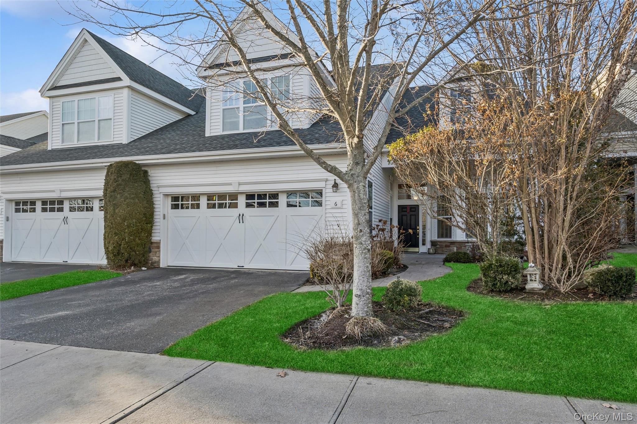 6 Ovation Place, Eastport, NY 11941