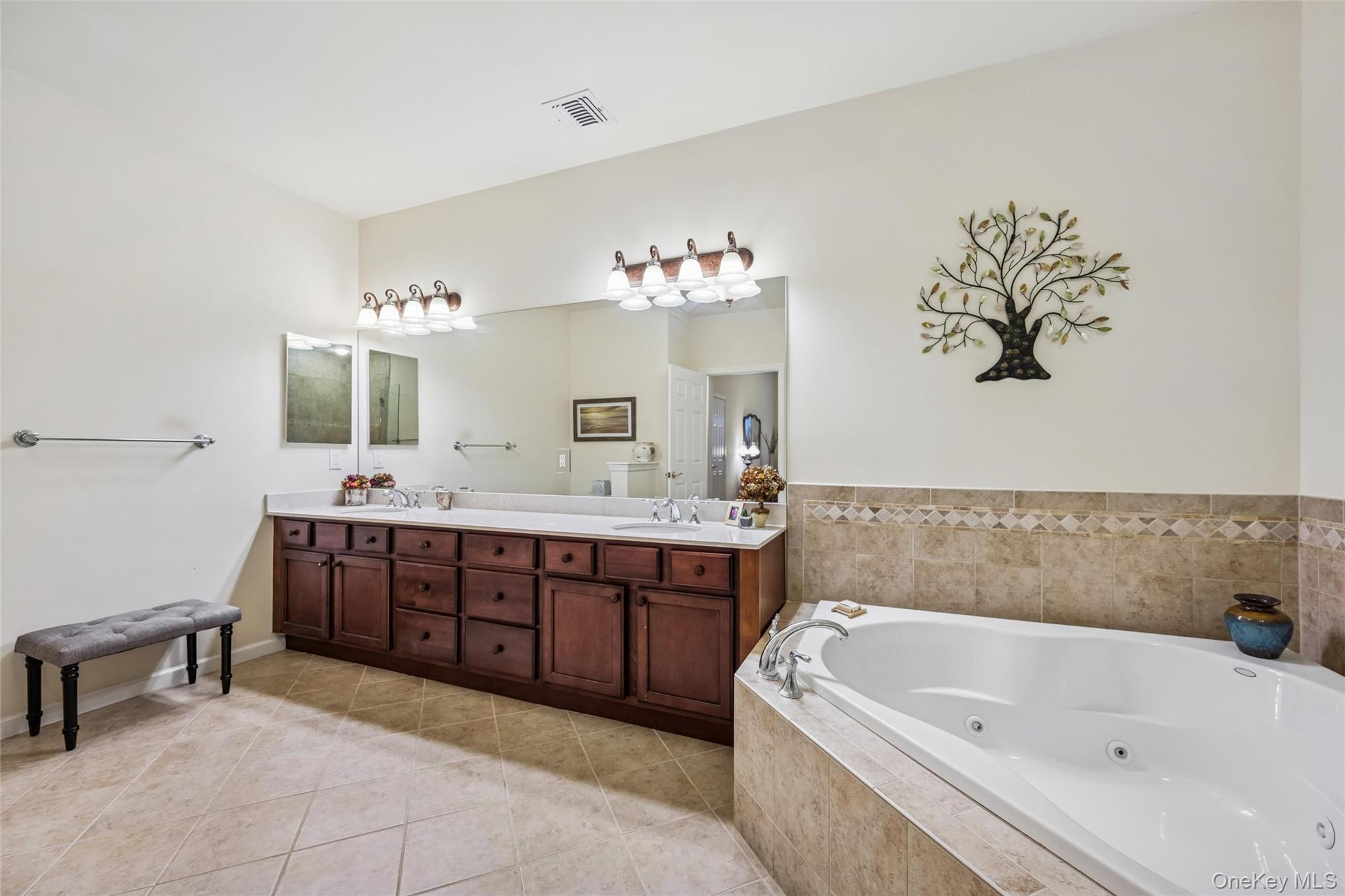 6 Ovation Place, Eastport, NY 11941