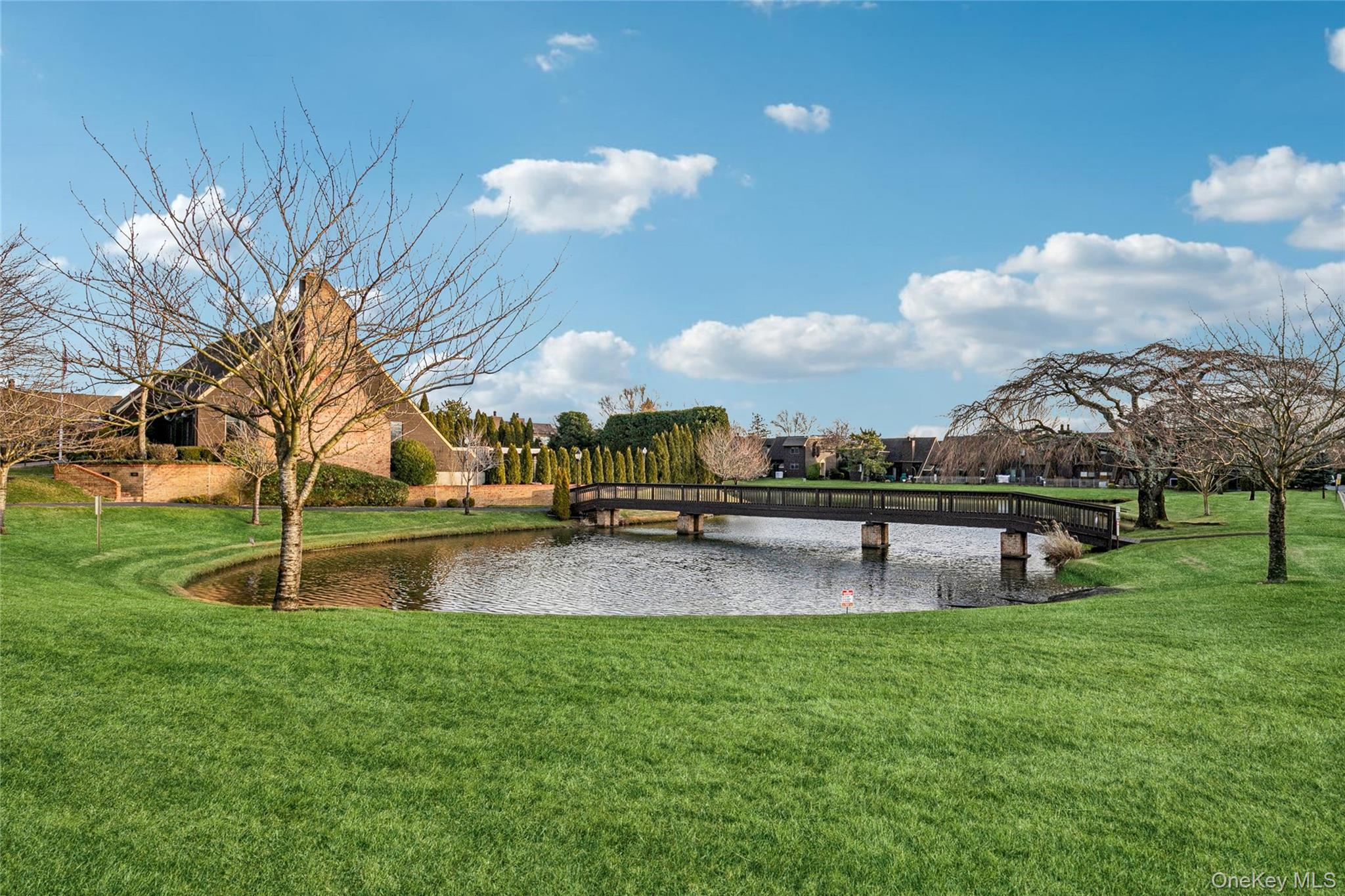 4 Southgate Circle, Massapequa Park, NY 11762