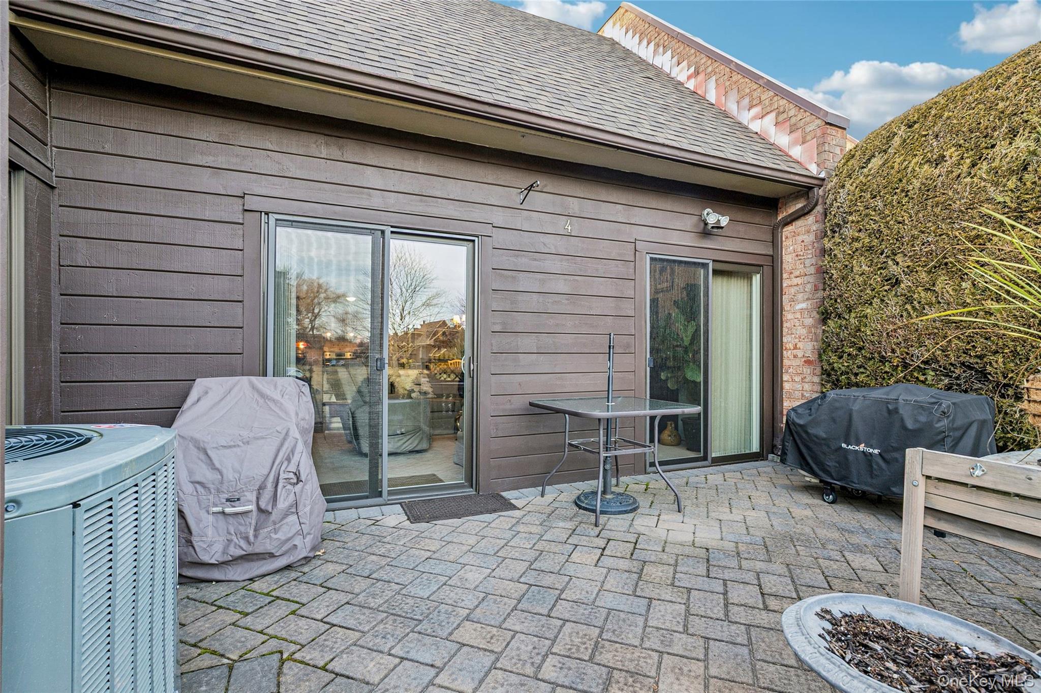 4 Southgate Circle, Massapequa Park, NY 11762