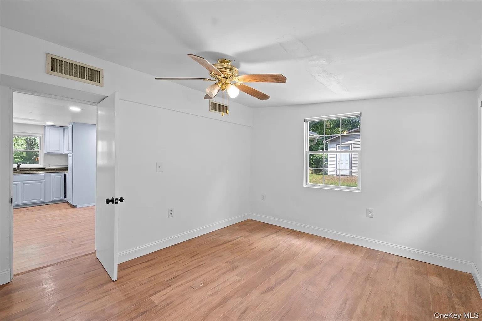 6 Farmingdale Lane, Bloomingburg, NY 12721