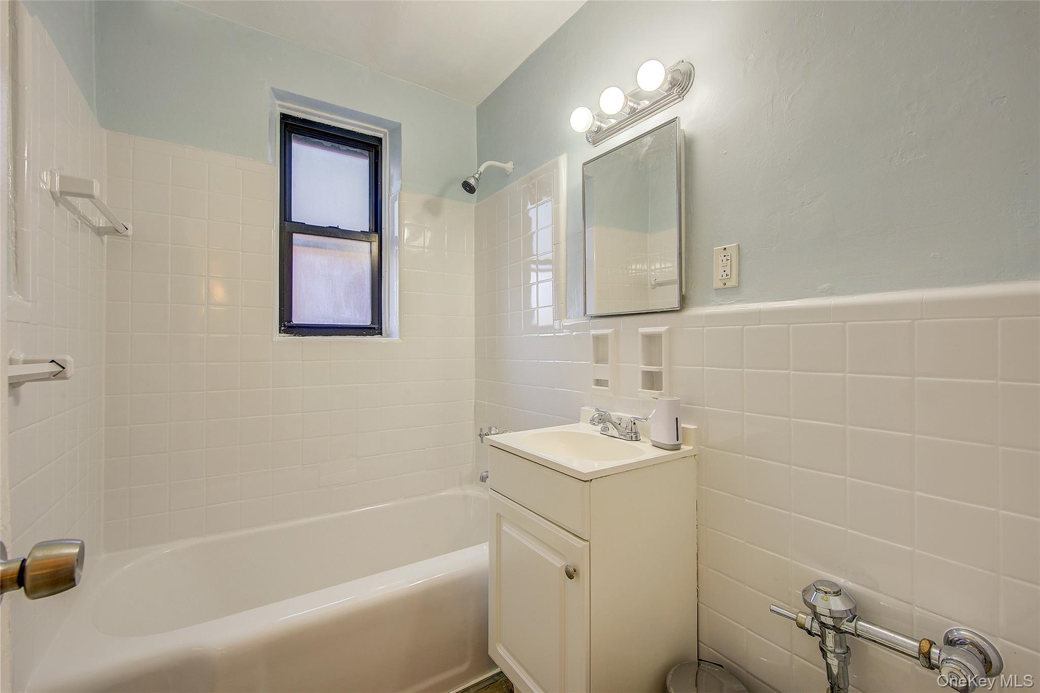 65-35 108th # D7, Forest Hills, NY 11375