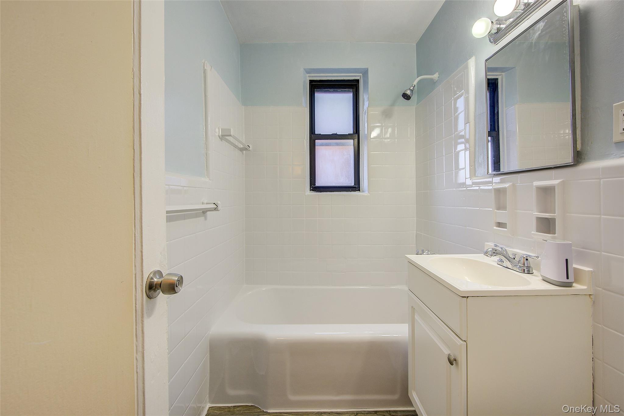 65-35 108th # D7, Forest Hills, NY 11375