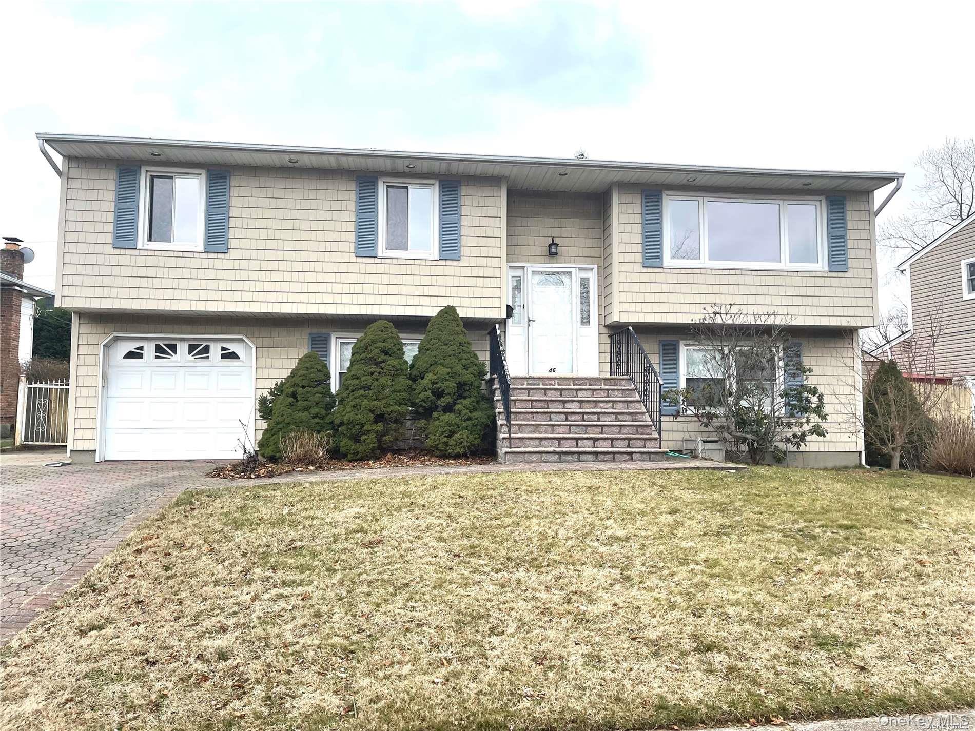 46 W Lane Drive, Plainview, NY 11803