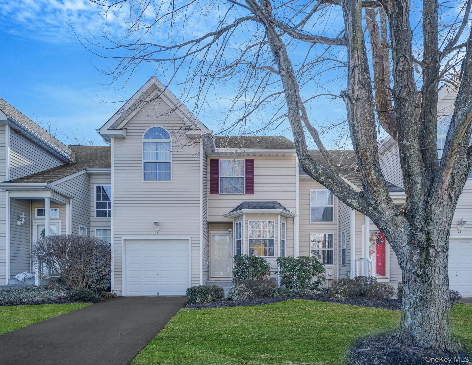 11 Cranberry Circle, Medford, NY 11763