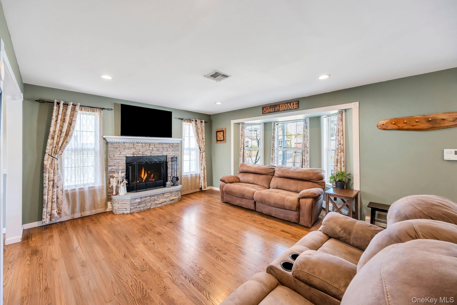 346 Victory Drive, Lake Ronkonkoma, NY 11779