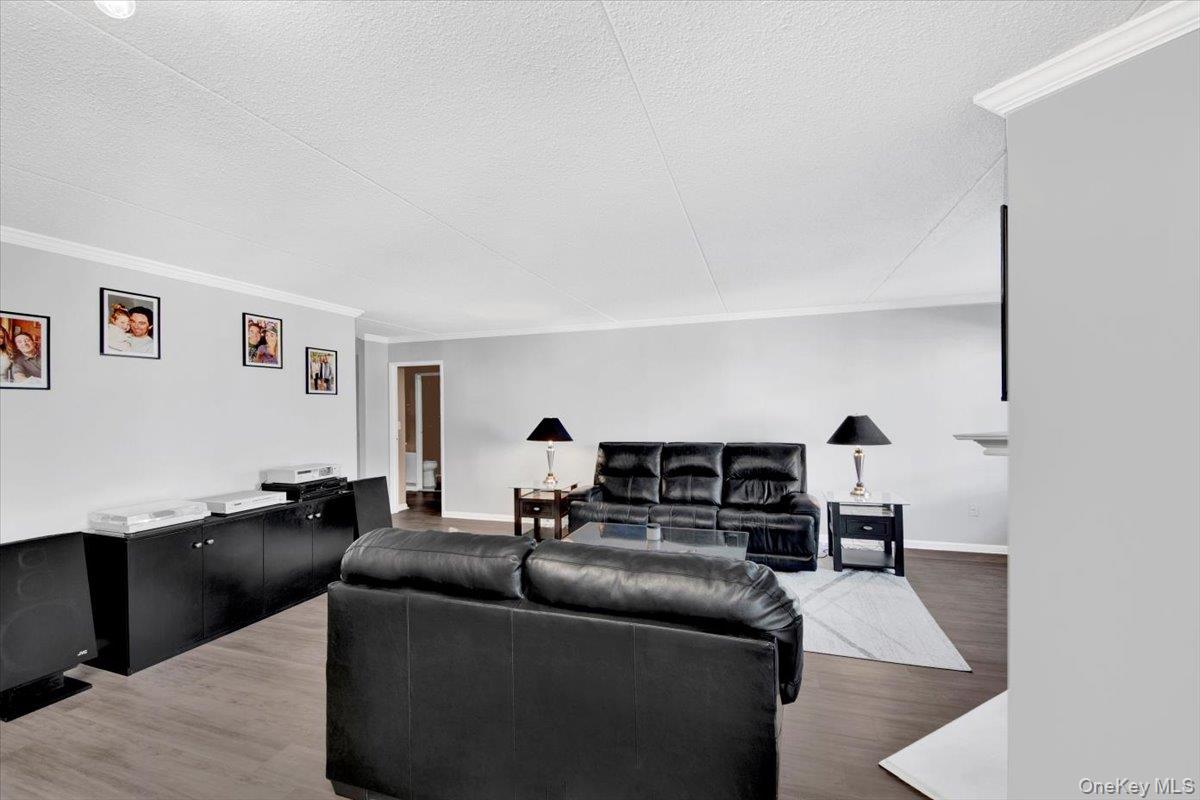 400 High Point Drive # PH6, Hartsdale, NY 10530