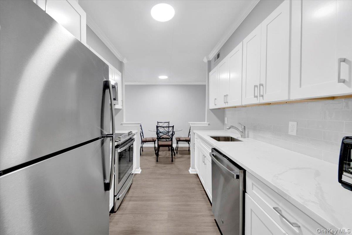 400 High Point Drive # PH6, Hartsdale, NY 10530