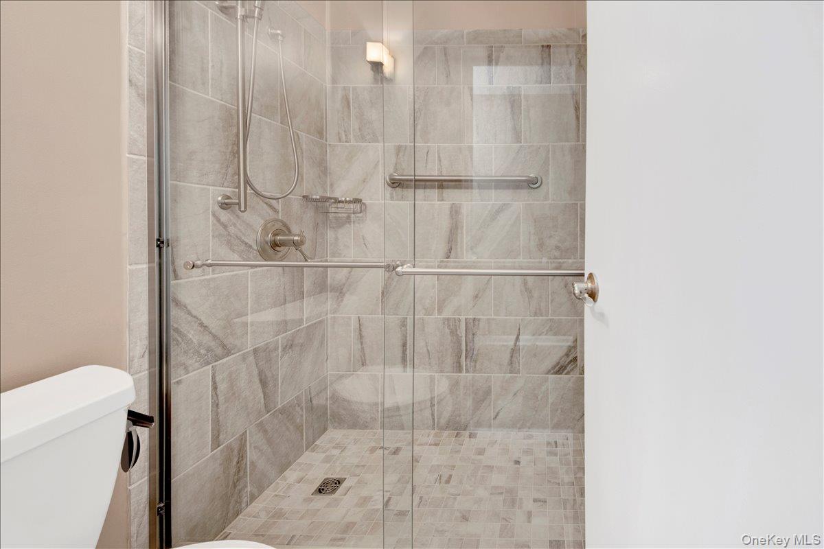 400 High Point Drive # PH6, Hartsdale, NY 10530