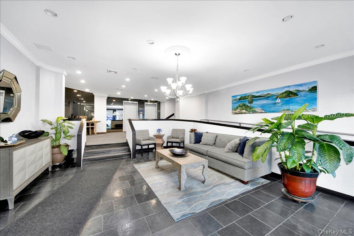 400 High Point Drive # PH6, Hartsdale, NY 10530