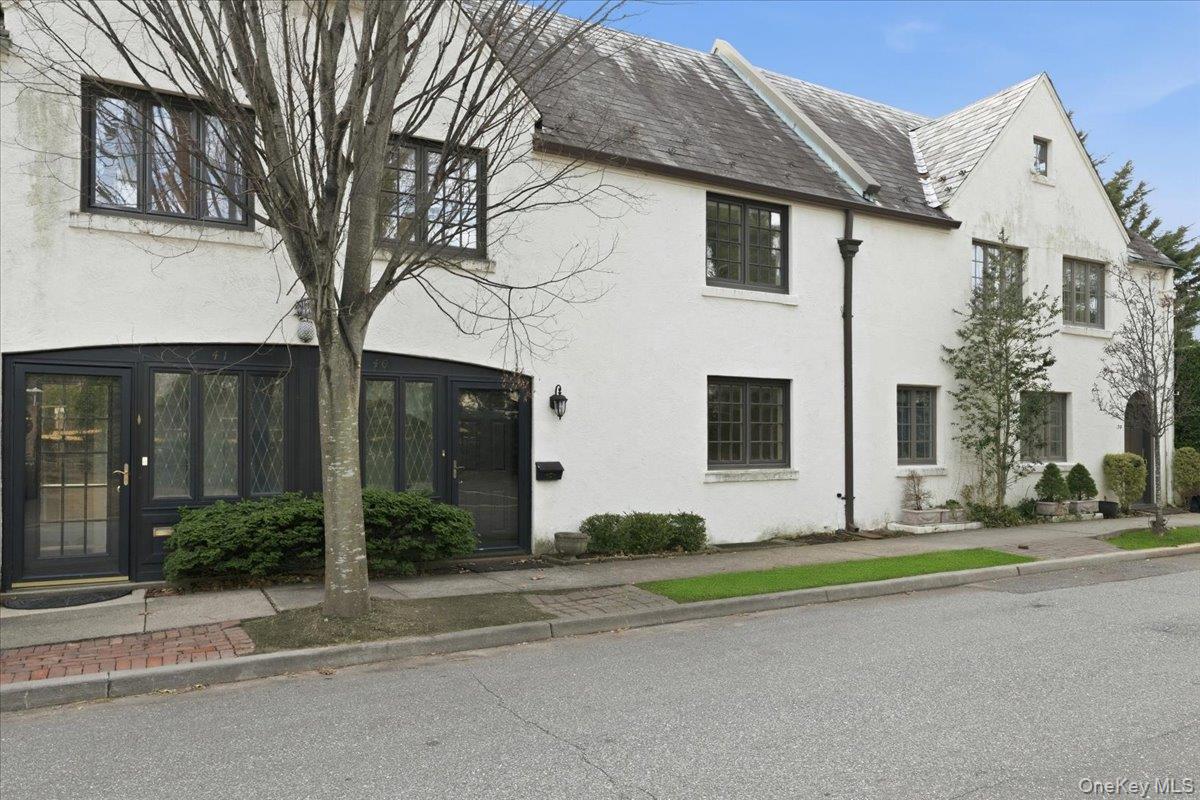 40 Franklin Court, Garden City, NY 11530