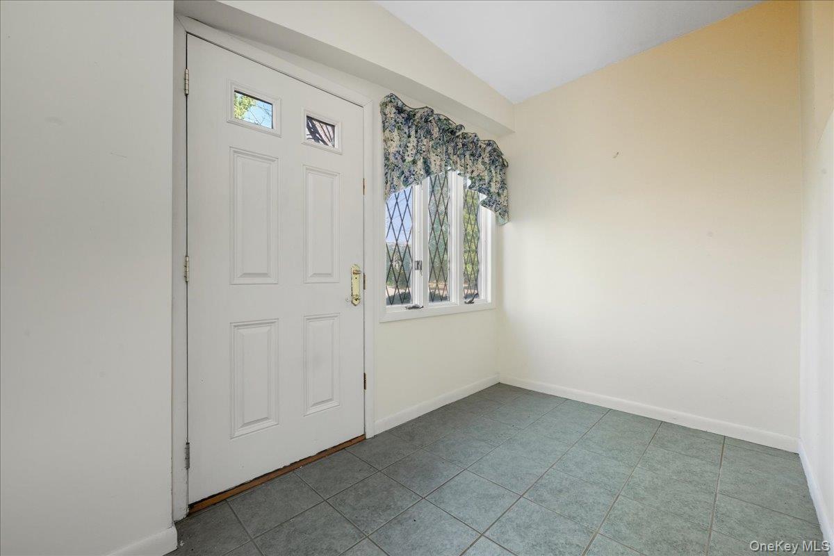 40 Franklin Court, Garden City, NY 11530