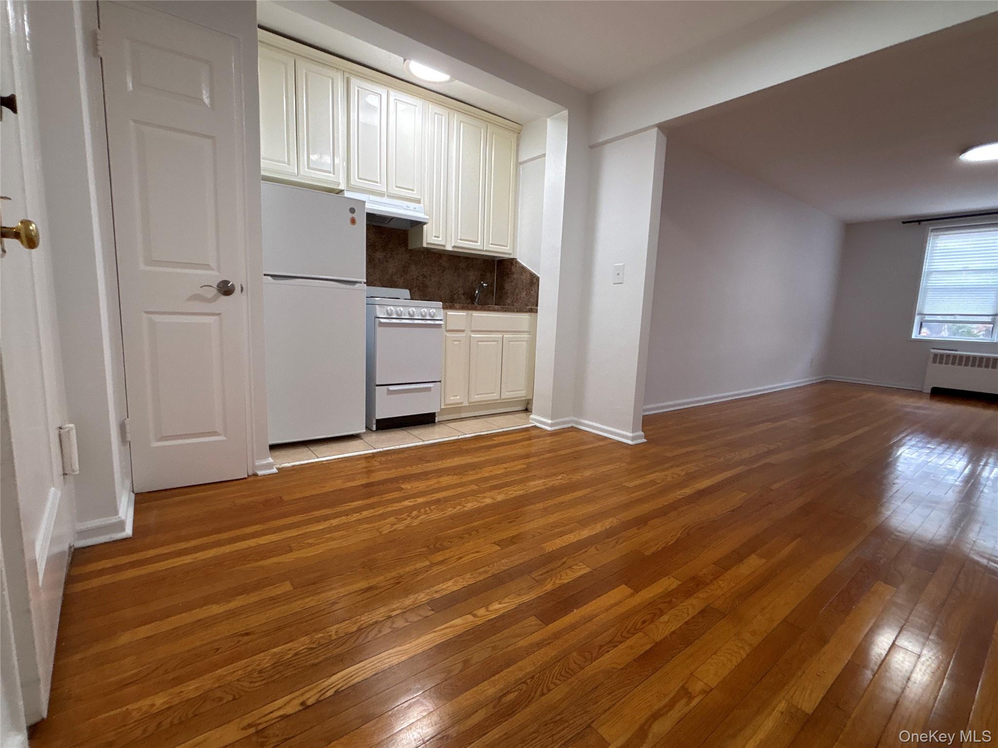 50 S Middle Neck Road # 2L, Great Neck, NY 11021