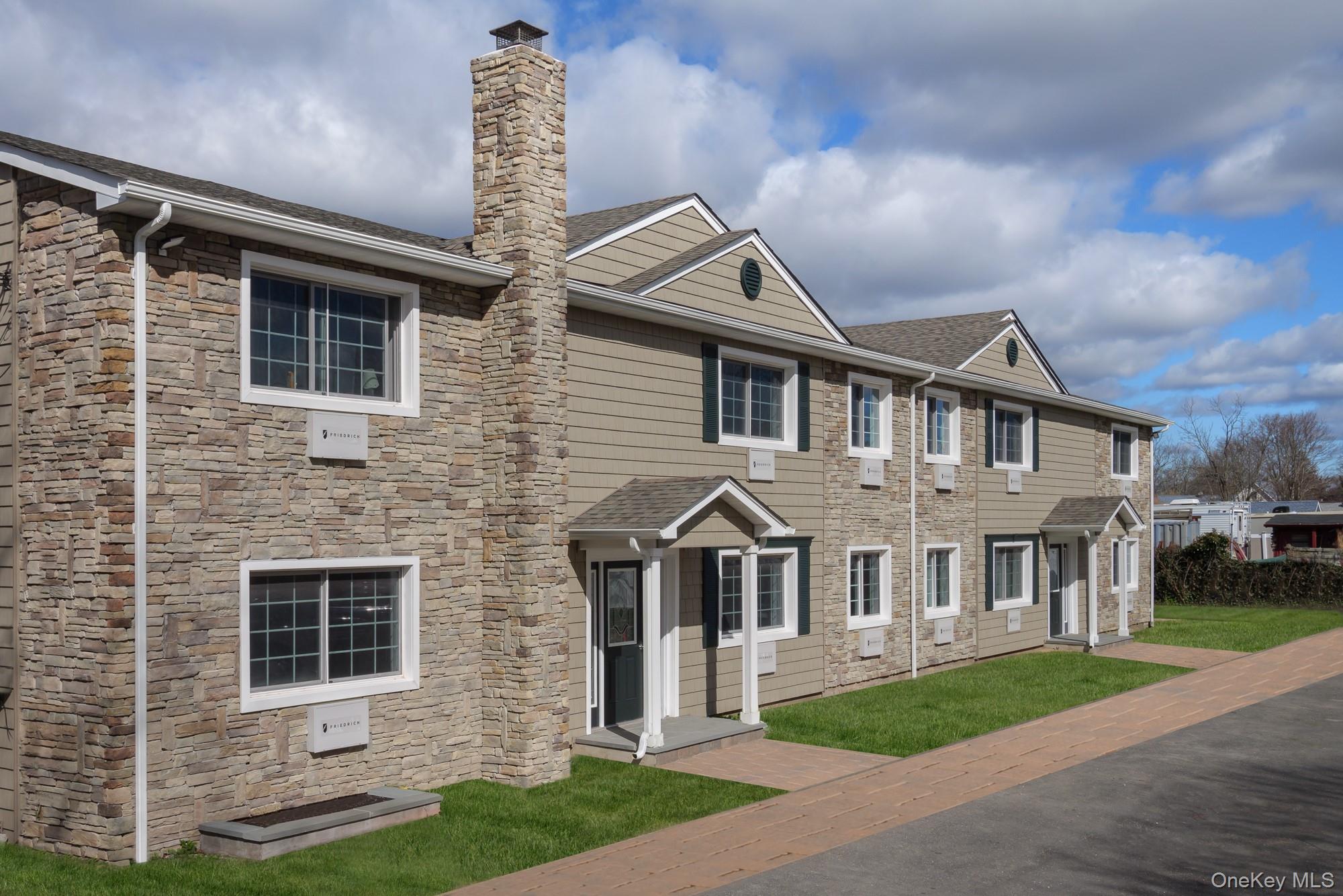 105 Overton Avenue # M, Sayville, NY 11782