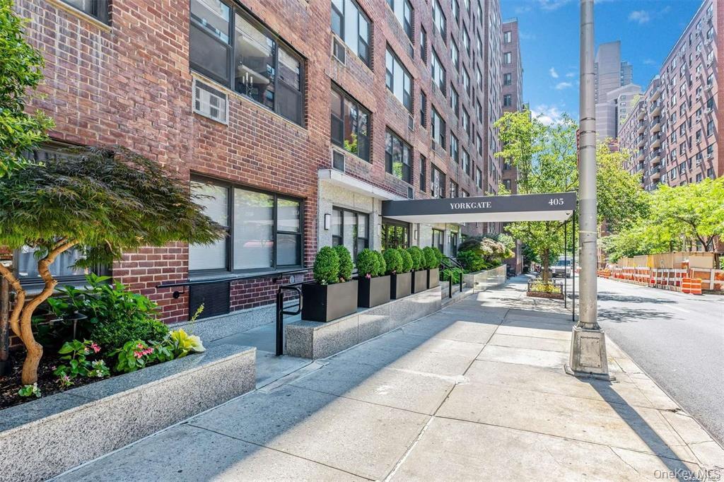 405 E 63 # 3E, New York (Manhattan), NY 10065