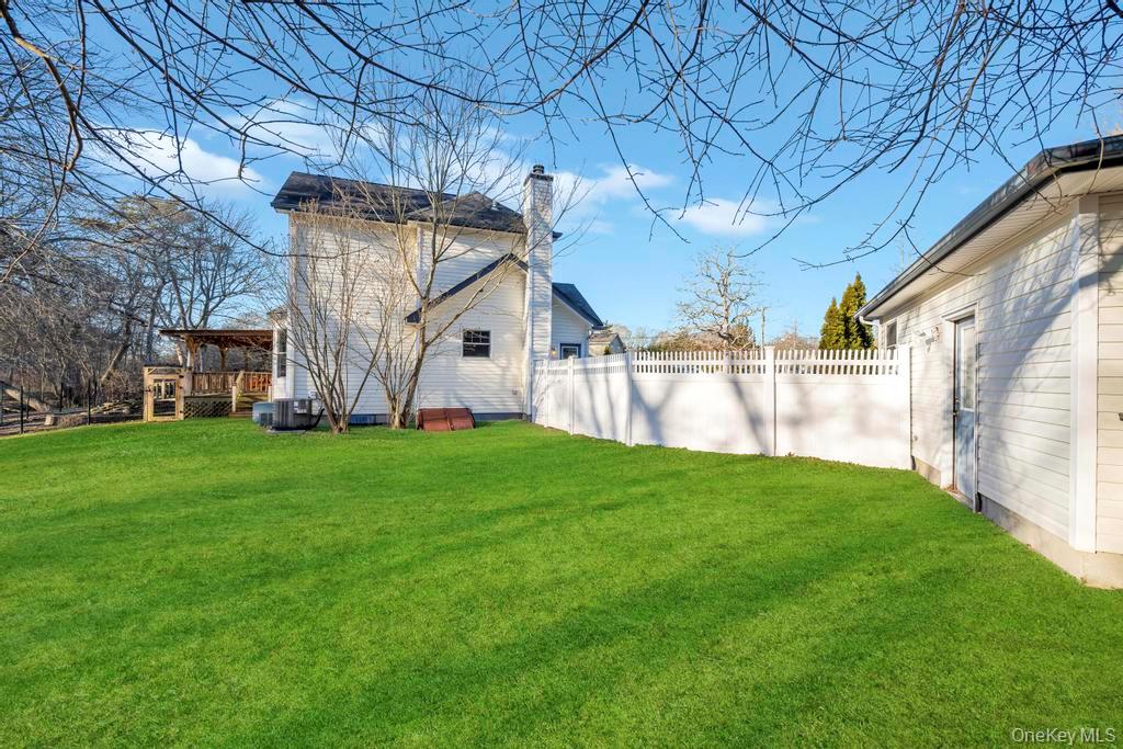 20 Tulip Court, Moriches, NY 11955