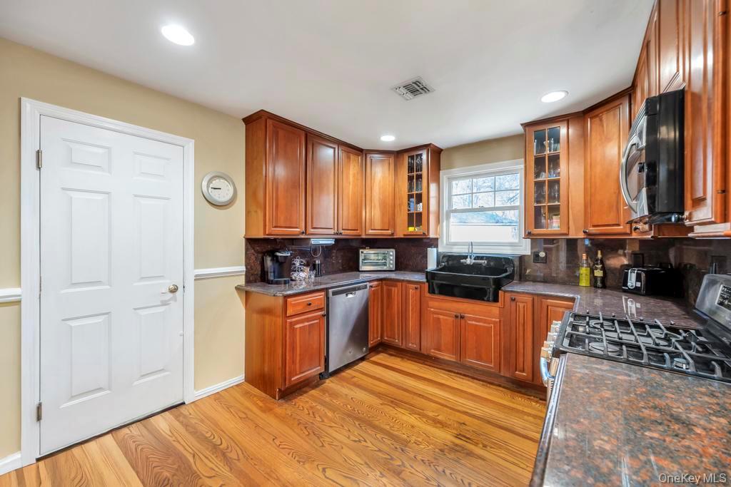 20 Tulip Court, Moriches, NY 11955