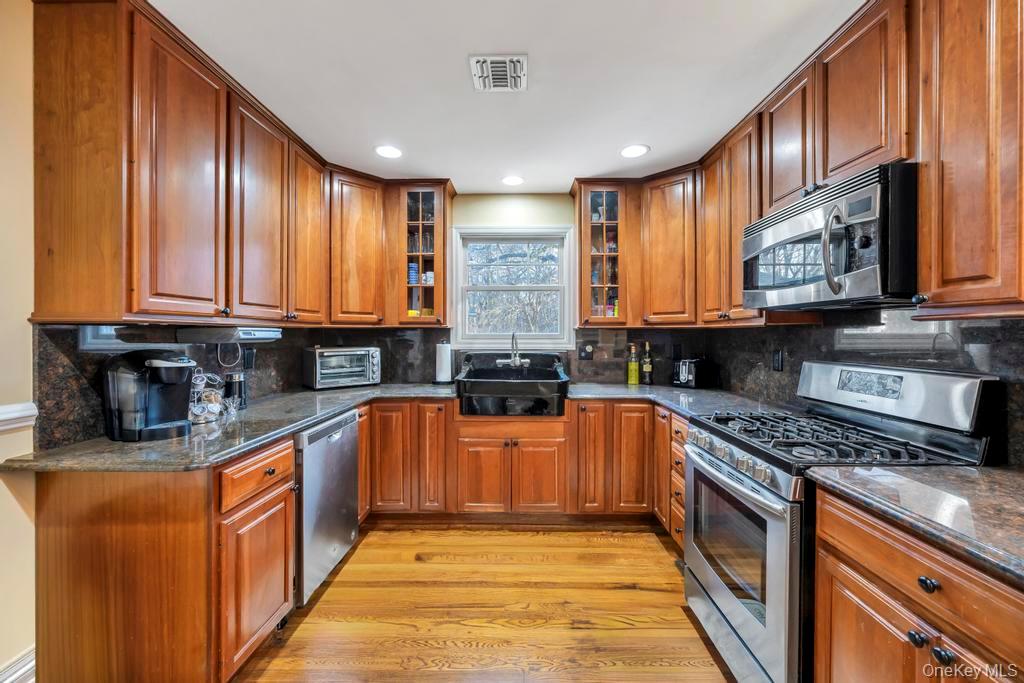 20 Tulip Court, Moriches, NY 11955