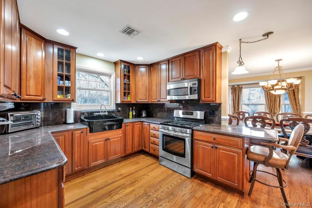 20 Tulip Court, Moriches, NY 11955