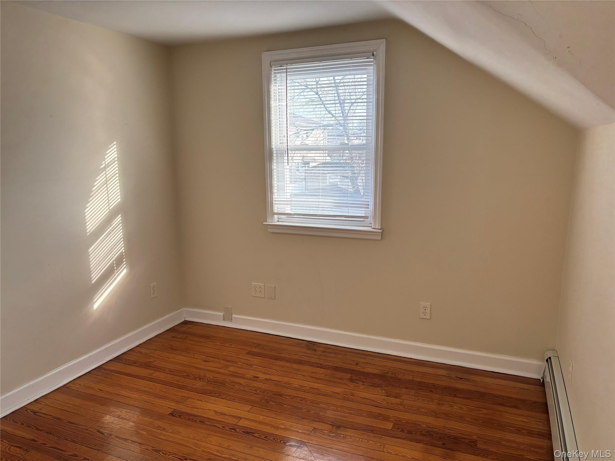 39 W Jericho Turnpike, Mineola, NY 11501